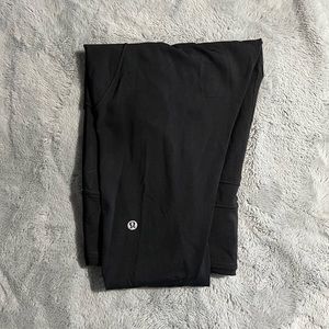 LIKE NEW Women’s Lululemon black Align Leggings size 16